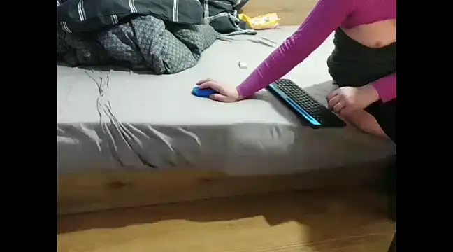 Snapshot of eblata04 chatting on March 2025 09:04:02 PM eblata04 online show from March 2025 09:04:02 PM