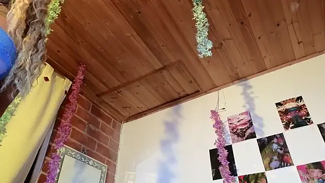  octavia  online show from March 2025 03:25:01 AM