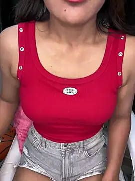 Snapshot of LeisyXO chatting on December 2024 07:23:01 PM LeisyXO online show from December 2024 07:23:01 PM