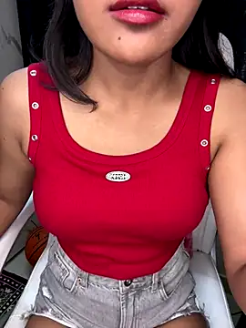 Snapshot of LeisyXO chatting on December 2024 02:53:01 AM LeisyXO online show from December 2024 02:53:01 AM