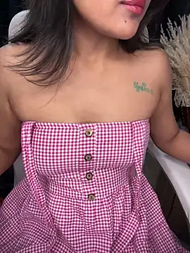 Snapshot of LeisyXO chatting on January 2025 07:49:02 PM LeisyXO online show from January 2025 07:49:02 PM