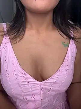 Snapshot of LeisyXO chatting on January 2025 06:59:02 PM LeisyXO online show from January 2025 06:59:02 PM