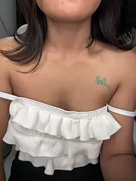 Snapshot of LeisyXO chatting on January 2025 01:36:02 AM LeisyXO online show from January 2025 01:36:02 AM