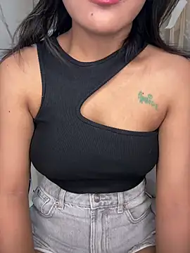 Snapshot of LeisyXO chatting on January 2025 06:57:02 PM LeisyXO online show from January 2025 06:57:02 PM