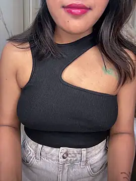 Snapshot of LeisyXO chatting on January 2025 09:59:01 PM LeisyXO online show from January 2025 09:59:01 PM