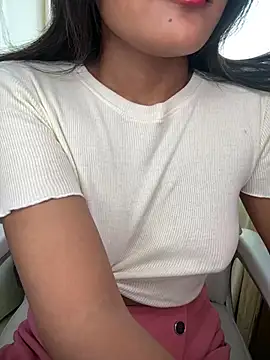 Snapshot of LeisyXO chatting on February 2025 04:48:02 AM LeisyXO online show from February 2025 04:48:02 AM