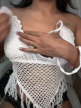 Snapshot of LeisyXO chatting on February 2025 10:40:01 PM LeisyXO online show from February 2025 10:40:01 PM