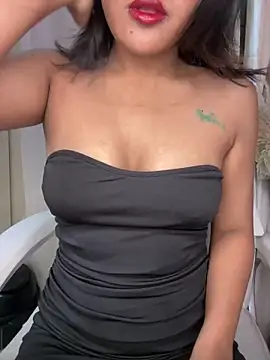 Snapshot of LeisyXO chatting on February 2025 07:52:01 PM LeisyXO online show from February 2025 07:52:01 PM