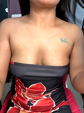 Snapshot of LeisyXO chatting on November 2025 07:19:02 PM LeisyXO online show from November 2025 07:19:02 PM