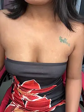 Snapshot of LeisyXO chatting on November 2025 05:23:02 PM LeisyXO online show from November 2025 05:23:02 PM