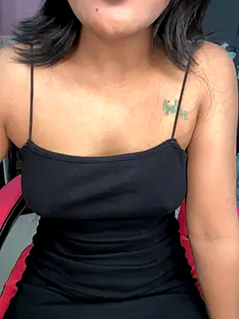 Snapshot of LeisyXO chatting on November 2025 08:11:01 PM LeisyXO online show from November 2025 08:11:01 PM