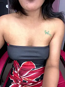 Snapshot of LeisyXO chatting on January 2026 07:08:02 PM LeisyXO online show from January 2026 07:08:02 PM