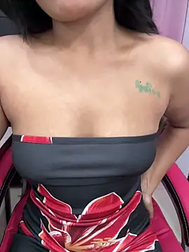 Snapshot of LeisyXO chatting on February 2026 07:07:01 PM LeisyXO online show from February 2026 07:07:01 PM