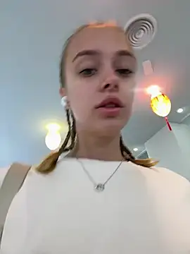 Snapshot of enjoy_my_beauty chatting on January 2025 04:09:01 AM enjoy my beauty online show from January 2025 04:09:01 AM