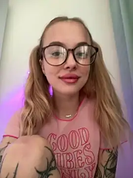 Snapshot of enjoy_my_beauty chatting on March 2026 07:01:02 AM enjoy my beauty online show from March 2026 07:01:02 AM