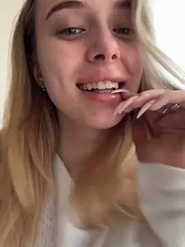 Snapshot of enjoy_my_beauty chatting on April 2026 06:44:01 AM enjoy my beauty online show from April 2026 06:44:01 AM