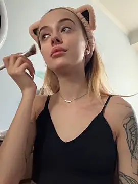 Snapshot of enjoy_my_beauty chatting on April 2026 06:24:01 AM enjoy my beauty online show from April 2026 06:24:01 AM