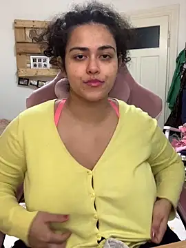 Snapshot of Curvydesifromgermany chatting on November 2025 01:21:02 PM Curvydesifromgermany online show from November 2025 01:21:02 PM