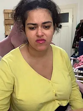 Snapshot of Curvydesifromgermany chatting on November 2025 01:33:02 PM Curvydesifromgermany online show from November 2025 01:33:02 PM