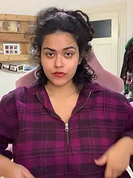 Snapshot of Curvydesifromgermany chatting on November 2025 01:23:02 PM Curvydesifromgermany online show from November 2025 01:23:02 PM