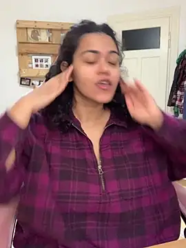 Snapshot of Curvydesifromgermany chatting on November 2025 01:00:01 PM Curvydesifromgermany online show from November 2025 01:00:01 PM