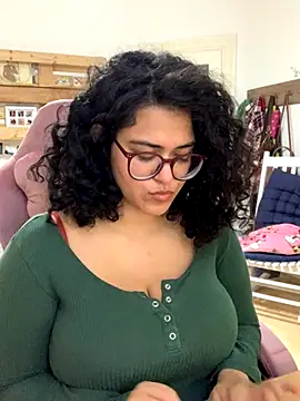 Snapshot of Curvydesifromgermany chatting on November 2025 02:39:01 PM Curvydesifromgermany online show from November 2025 02:39:01 PM