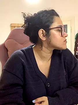 Snapshot of Curvydesifromgermany chatting on November 2025 03:23:02 PM Curvydesifromgermany online show from November 2025 03:23:02 PM