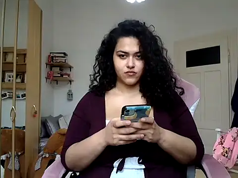 Snapshot of Curvydesifromgermany chatting on February 2026 11:53:02 AM Curvydesifromgermany online show from February 2026 11:53:02 AM