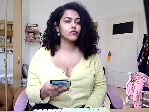 Snapshot of Curvydesifromgermany chatting on March 2026 10:44:01 AM Curvydesifromgermany online show from March 2026 10:44:01 AM