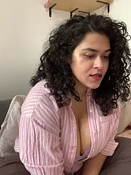 Snapshot of Curvydesifromgermany chatting on April 2026 10:16:02 AM Curvydesifromgermany online show from April 2026 10:16:02 AM