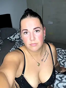 Snapshot of xlinastarrx chatting on October 2025 07:42:02 PM xlinastarrx online show from October 2025 07:42:02 PM