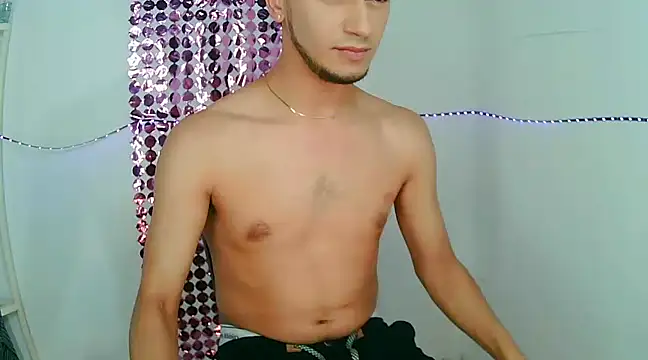 Snapshot of Kevin_Torres chatting on December 2024 02:14:01 AM Kevin Torres online show from December 2024 02:14:01 AM