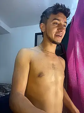 Snapshot of Kevin_Torres chatting on December 2024 08:40:01 PM Kevin Torres online show from December 2024 08:40:01 PM