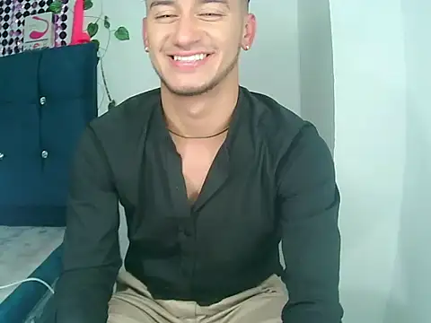 Snapshot of Kevin_Torres chatting on December 2024 05:37:02 AM Kevin Torres online show from December 2024 05:37:02 AM