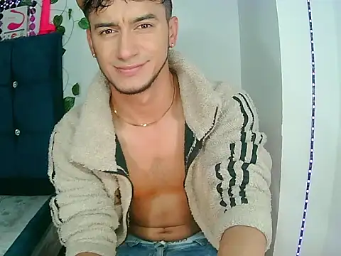 Snapshot of Kevin_Torres chatting on December 2024 09:19:01 PM Kevin Torres online show from December 2024 09:19:01 PM