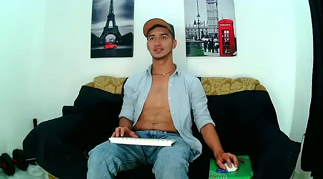 Snapshot of Kevin_Torres chatting on February 2025 11:50:01 PM Kevin Torres online show from February 2025 11:50:01 PM