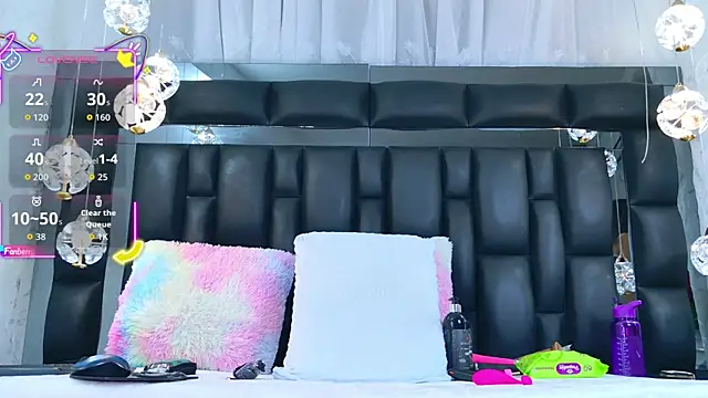 AuraRoss online show from November 2025 07:02:02 PM