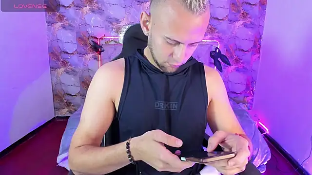 Snapshot of Damon_Bakert chatting on July 2026 02:59:01 PM Damon Bakert online show from July 2026 02:59:01 PM