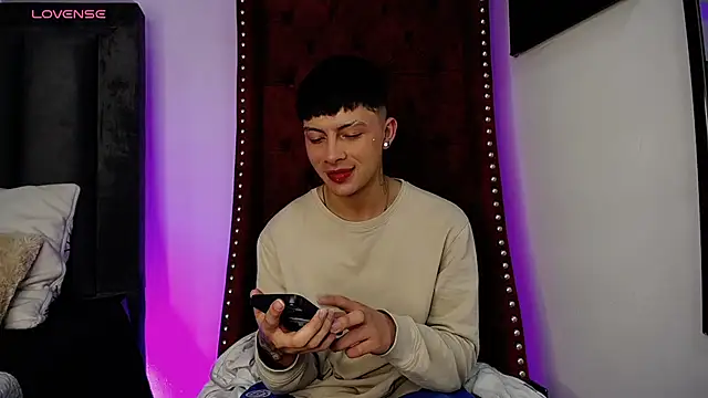 Snapshot of Steev_Novoa chatting on December 2024 04:20:01 AM Steev Novoa online show from December 2024 04:20:01 AM