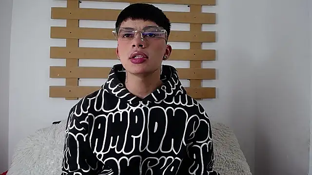 Snapshot of Steev_Novoa chatting on January 2025 03:27:02 AM Steev Novoa online show from January 2025 03:27:02 AM