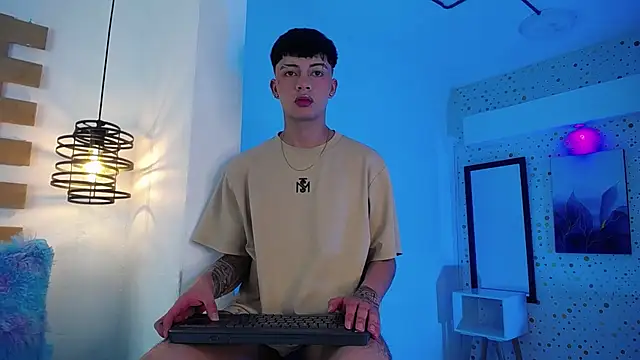 Snapshot of Steev_Novoa chatting on February 2025 04:40:01 AM Steev Novoa online show from February 2025 04:40:01 AM