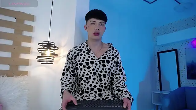 Snapshot of Steev_Novoa chatting on February 2025 12:54:02 AM Steev Novoa online show from February 2025 12:54:02 AM