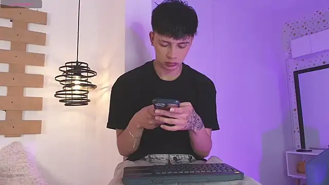 Snapshot of Steev_Novoa chatting on March 2025 04:25:01 AM Steev Novoa online show from March 2025 04:25:01 AM