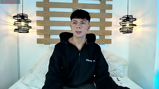 Snapshot of Steev_Novoa chatting on March 2025 05:10:02 AM Steev Novoa online show from March 2025 05:10:02 AM