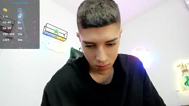 Snapshot of Dei_v_48 chatting on December 2024 08:27:01 PM Dei v 48 online show from December 2024 08:27:01 PM