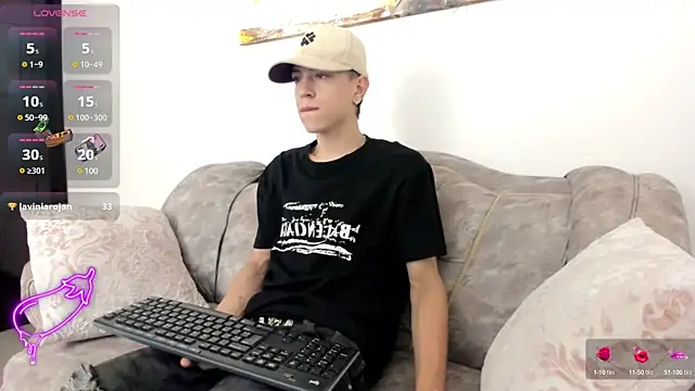 Snapshot of Dei_v_48 chatting on February 2025 08:17:02 PM Dei v 48 online show from February 2025 08:17:02 PM