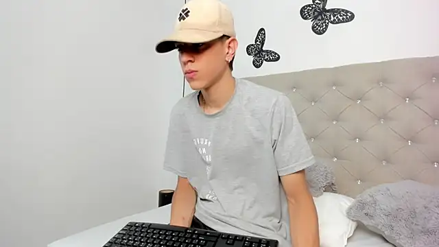 Snapshot of Dei_v_48 chatting on February 2025 07:51:01 PM Dei v 48 online show from February 2025 07:51:01 PM