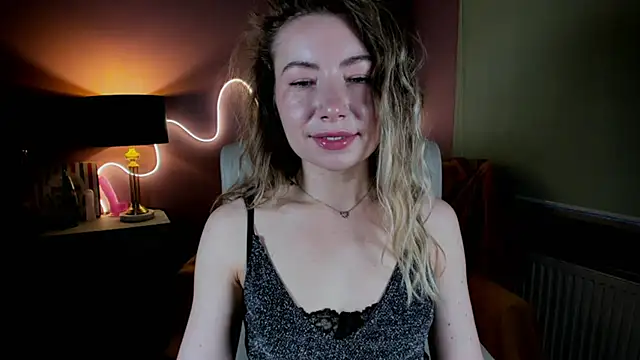 Mia Tasty online show from December 2025 02:22:02 PM