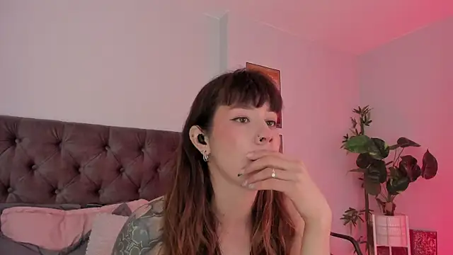 iriiina veneno online show from February 2025 04:00:02 PM