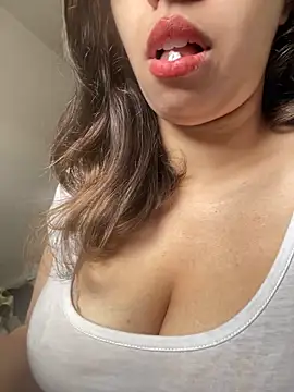 Snapshot of farah-36 chatting on December 2024 03:31:02 PM farah-36 online show from December 2024 03:31:02 PM